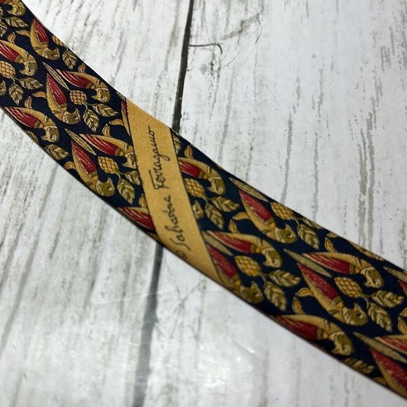 Salvatore Ferragamo 100% Silk Orange Bird Motif Tie Made In  Vintage Men’s Salvatore Ferragamo 100% Silk‎ Bird Tie - Made In Italy